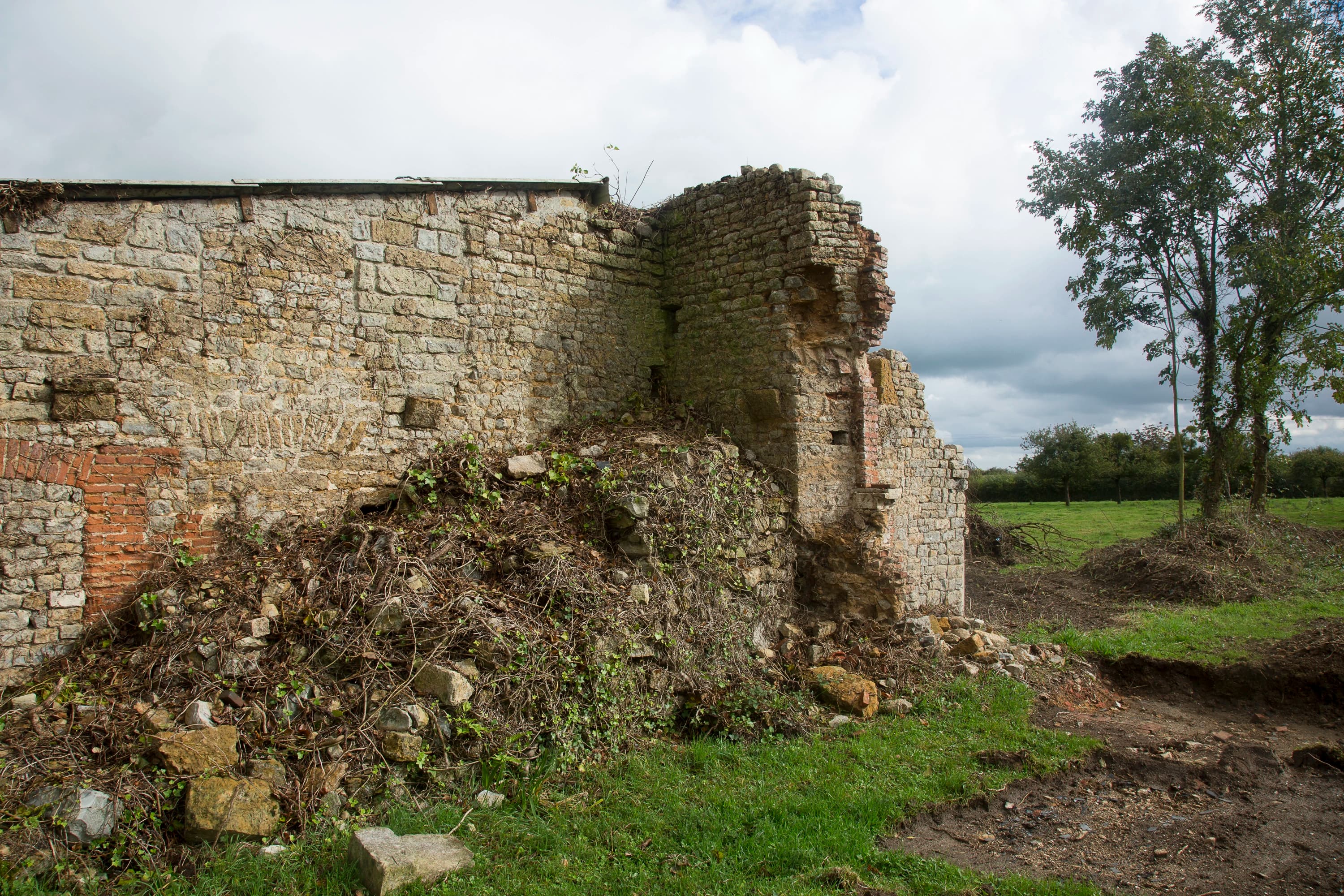 Extérieur du manoir avant restauration